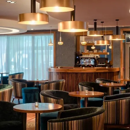 Hotel Cross 4*